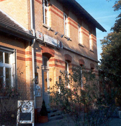 Reinigung einer Fassade mittels Microlatstrahlen, © Fiedler u. Knab, Dormagen 2003 - 2004